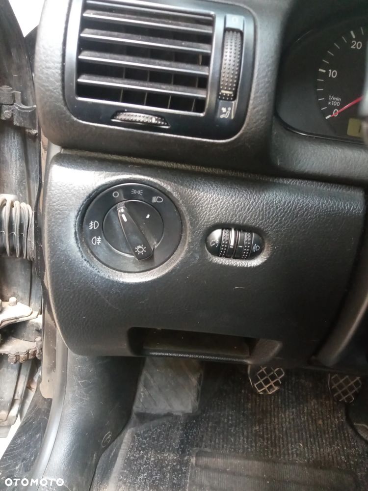 Volkswagen Passat 1.9 TDI CL - 29