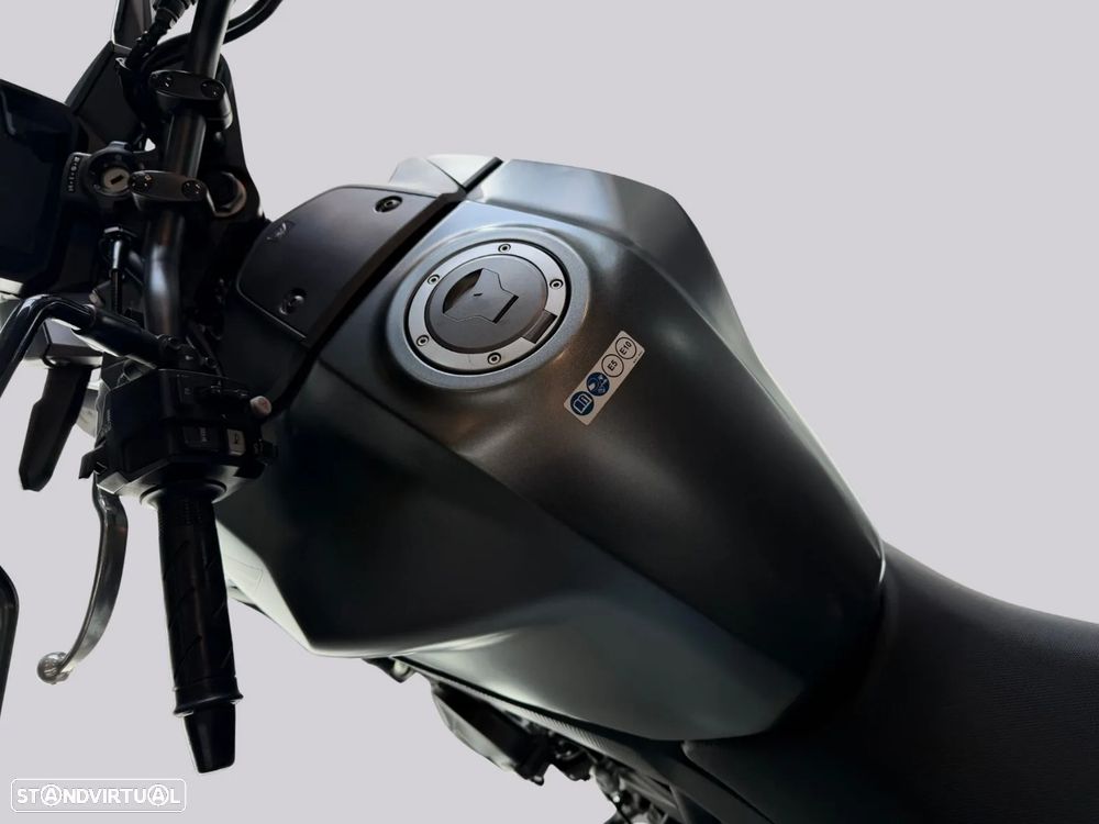 Honda Hornet 750 - 8