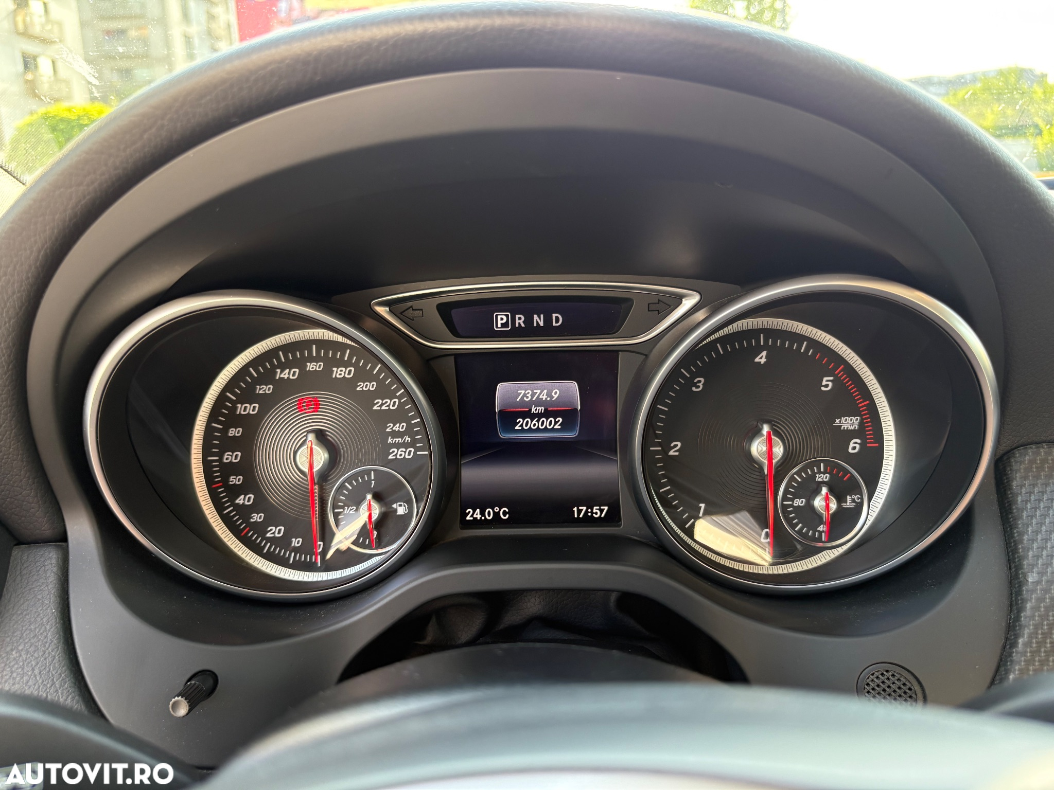 Mercedes-Benz GLA - 13
