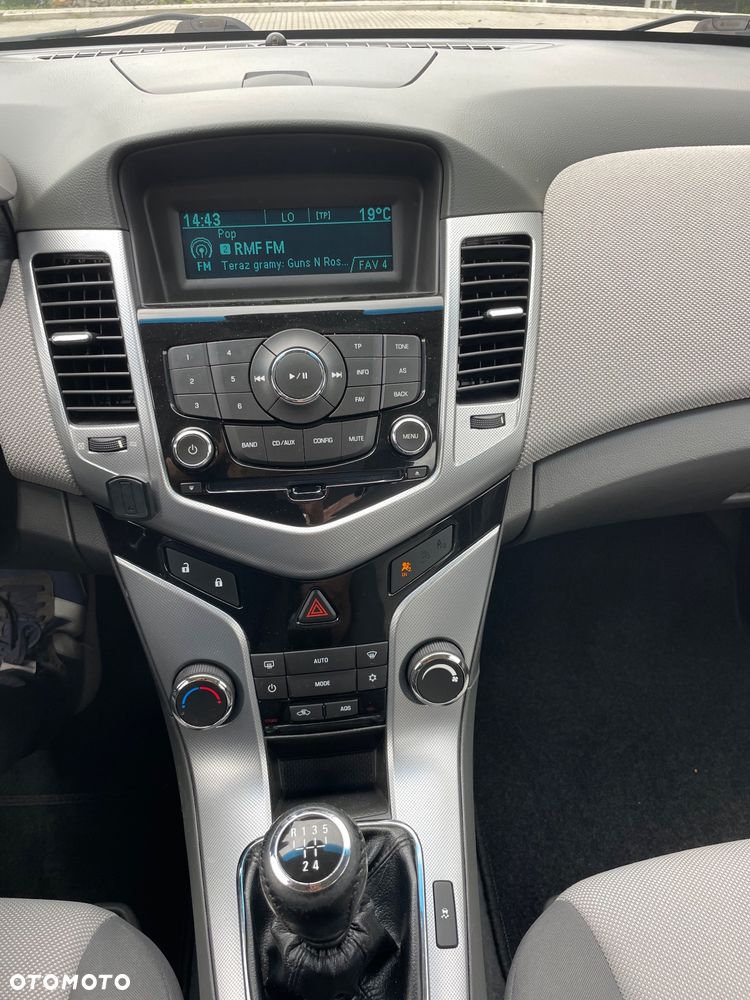 Chevrolet Cruze 1.8 LT - 10