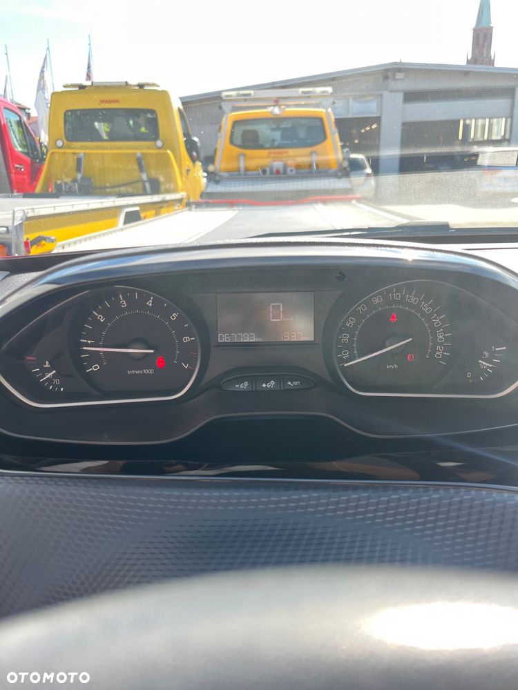 Peugeot 208 1.2 PureTech Allure - 26