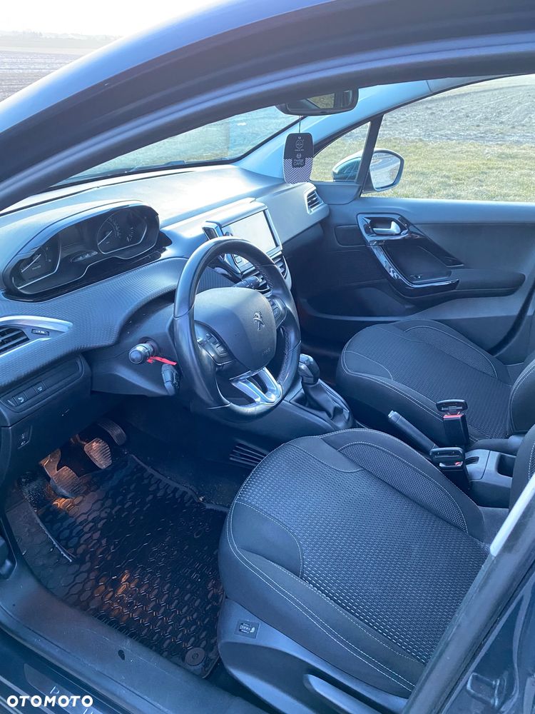 Peugeot 208 - 14