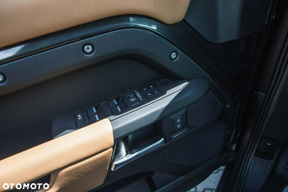 Land Rover Defender - 28