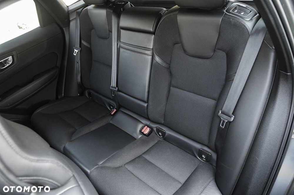 Volvo XC 60 T4 Momentum Pro - 12