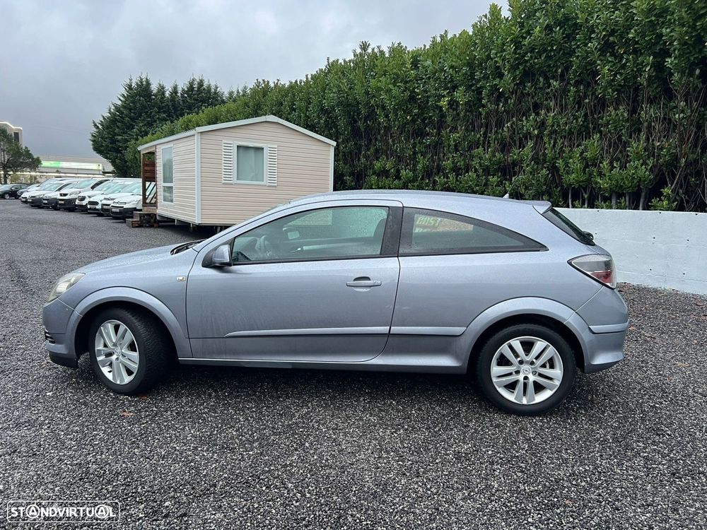 Opel Astra GTC 1.3 CDTi - 11