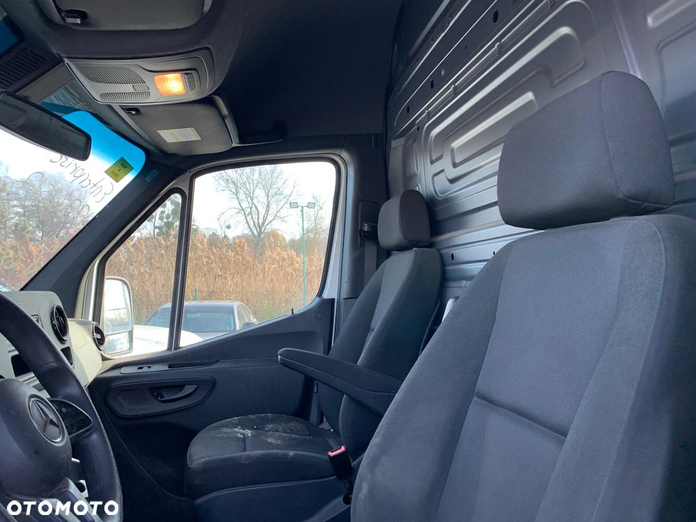 Mercedes-Benz Sprinter - 12