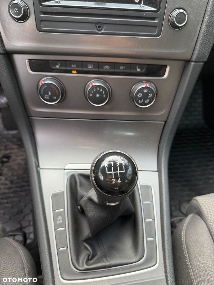 Volkswagen Golf - 17