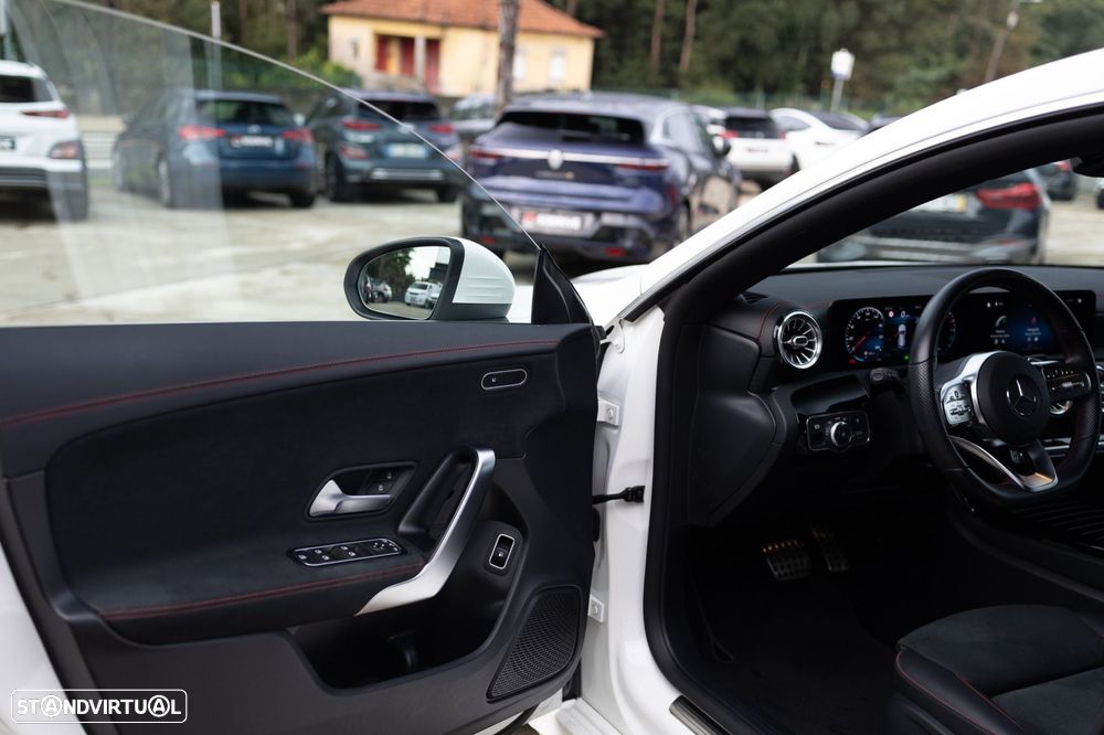 Mercedes-Benz CLA 250 e Shooting Brake AMG Line - 12