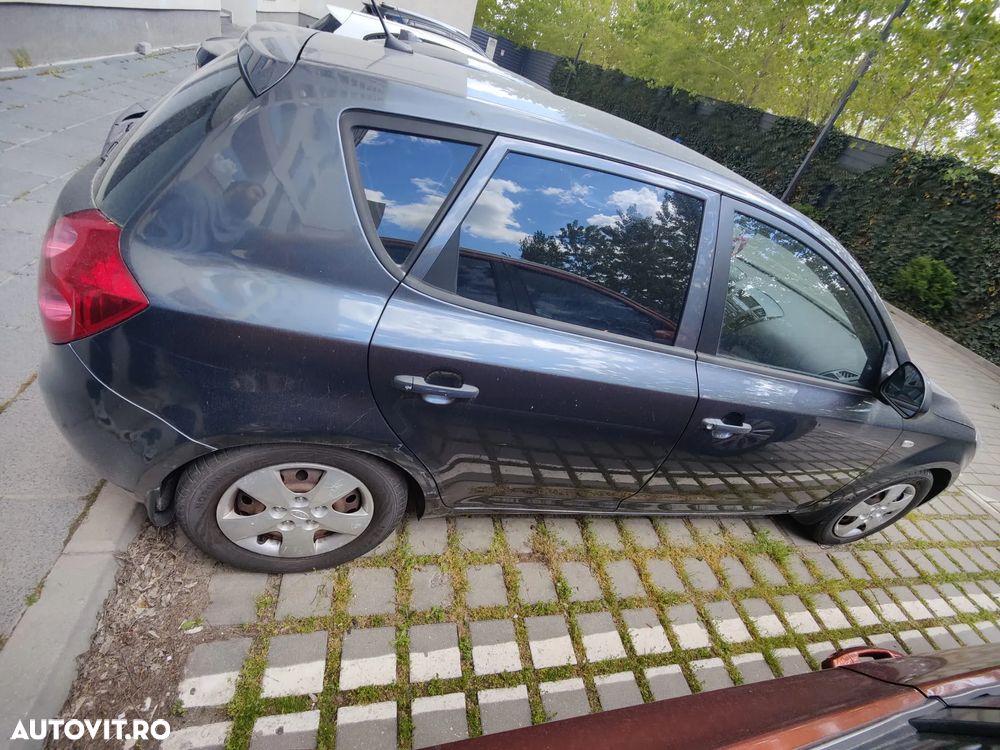 Dezmembrez KIA Ceed gri inchis 1,6 CRDI 16V 2008 66KW D4FB - 3