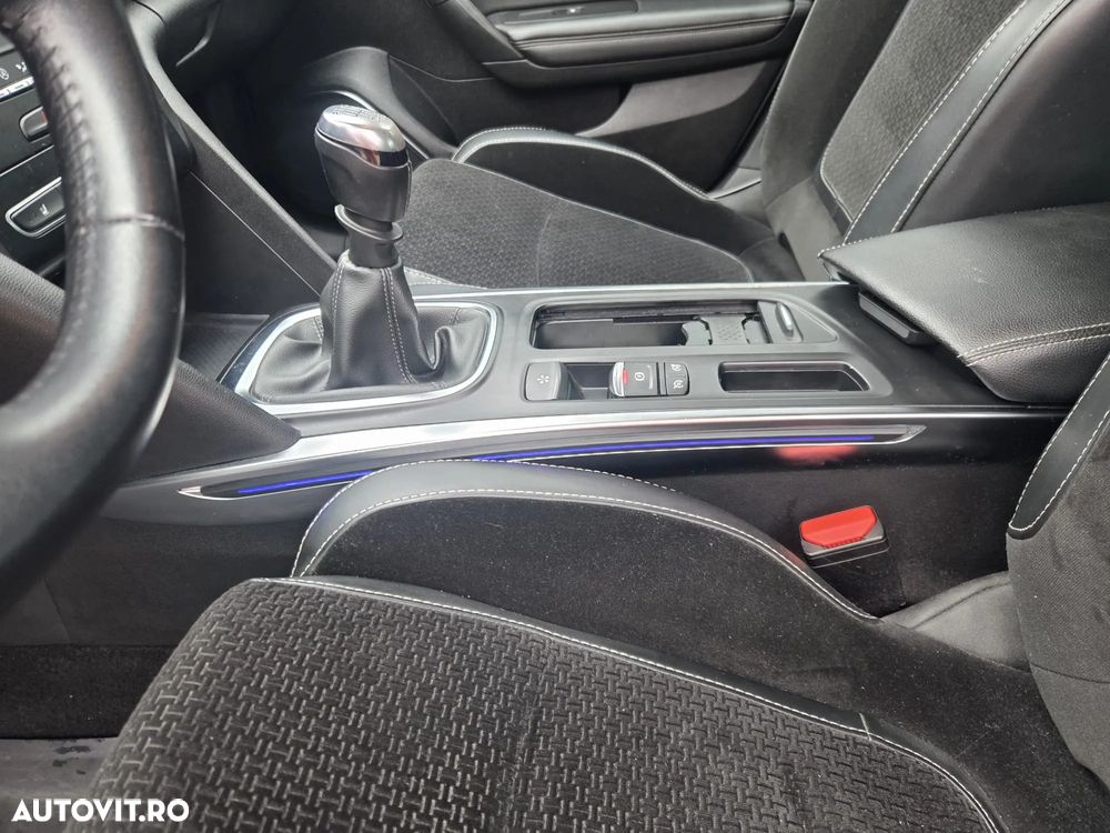 Renault Megane TCe 140 GPF Intens - 11