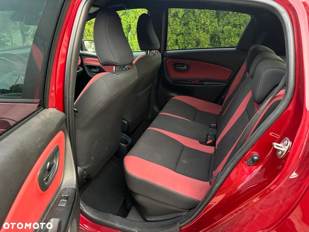 Toyota Yaris Hybrid 100 Selection Platinum - 14