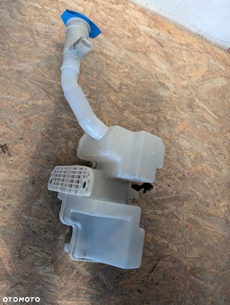 ZBIORNICZEK SPRYSKIWACZY AUDI Q3 8U  8U0955451J - 2