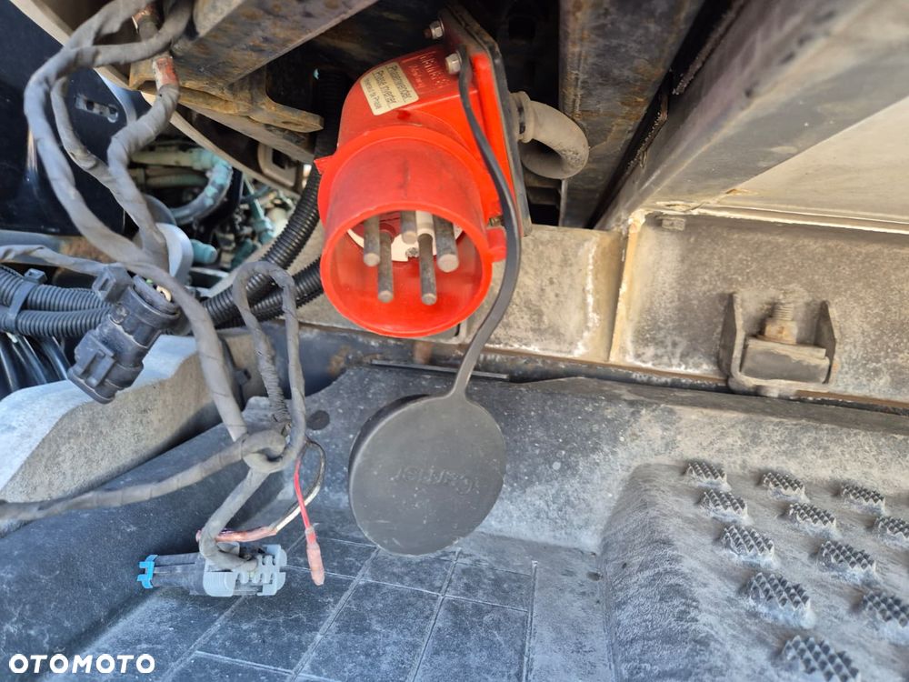 Volvo FM 340 4X2 / CHŁODNIA IZOTERMA / CARRIER VECTOR i350 / WINDA 2500KG / BEZWYPADKOWY / 1 WŁ / EURO 6 / AUTOMAT / IDEALNY / 9000KG ŁADOWNOŚĆ / WEBASTO - 13