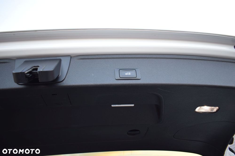 Audi A4 Avant 2.0 TDI S tronic - 11