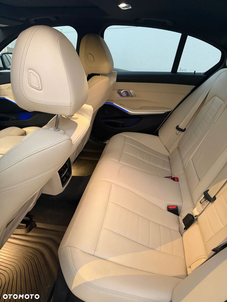 BMW Seria 3 330i Sport Line sport - 11