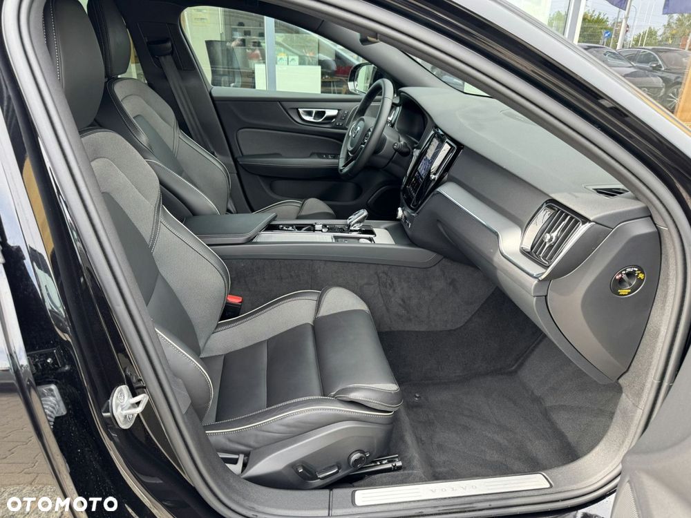 Volvo V60 B4 B Plus Dark - 15