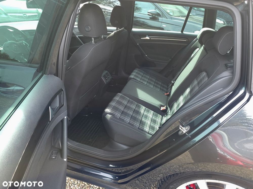 Volkswagen Golf - 10