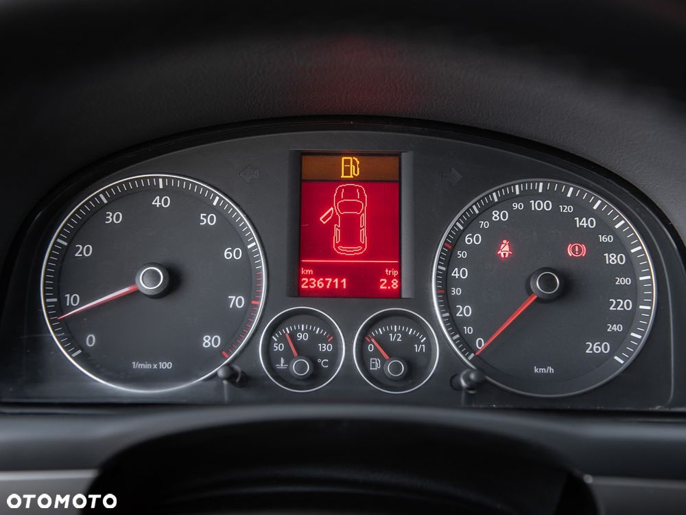 Volkswagen Touran - 18
