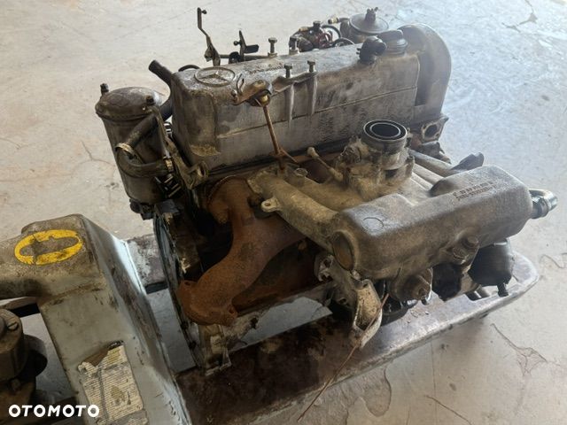 SILNIK MERCEDES BENZ W123 240D  1983 - 9