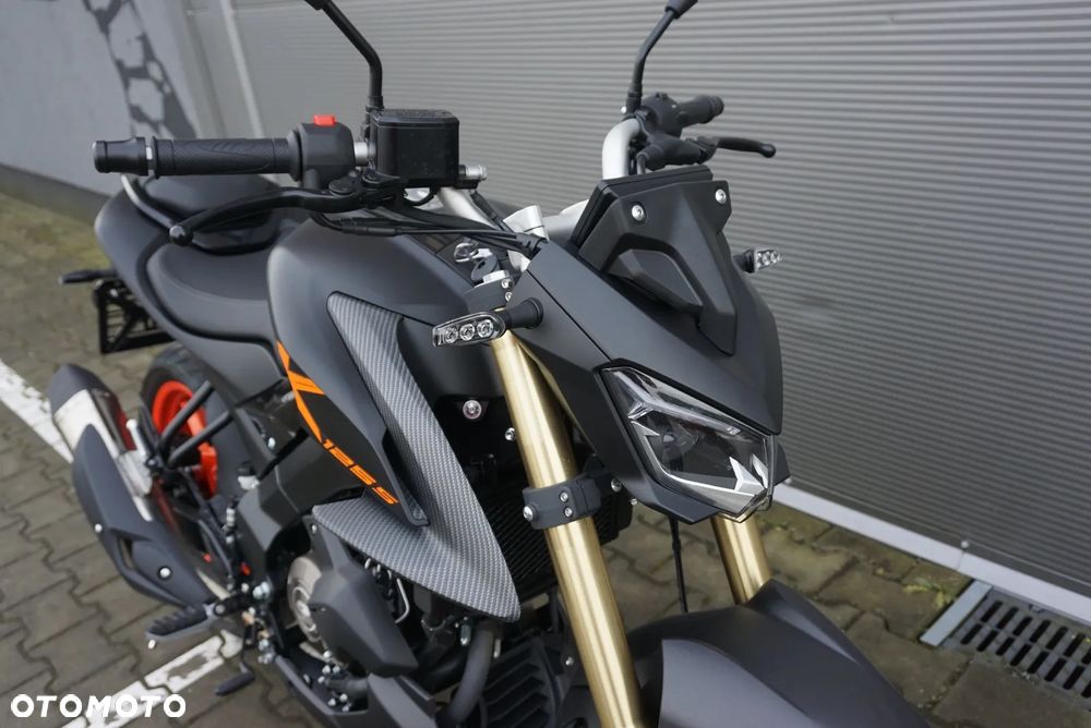 QJMOTOR SRK 125S - 9