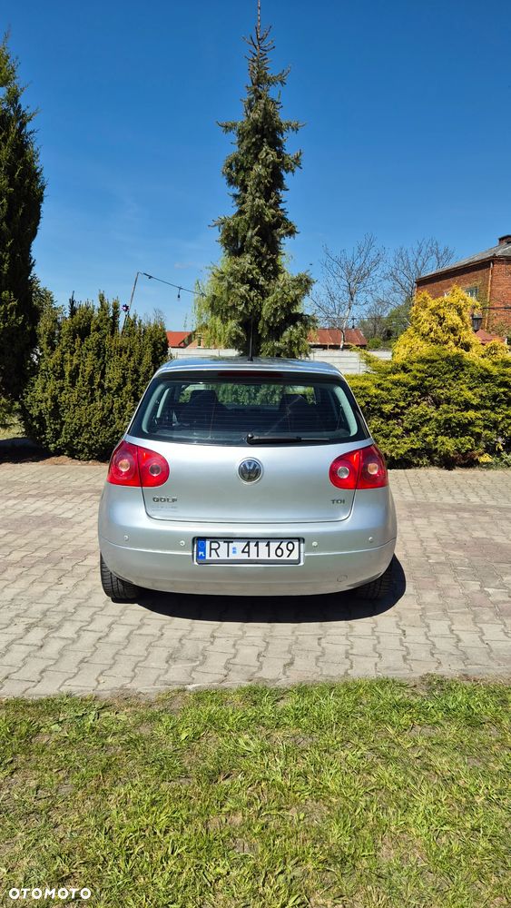 Volkswagen Golf - 6