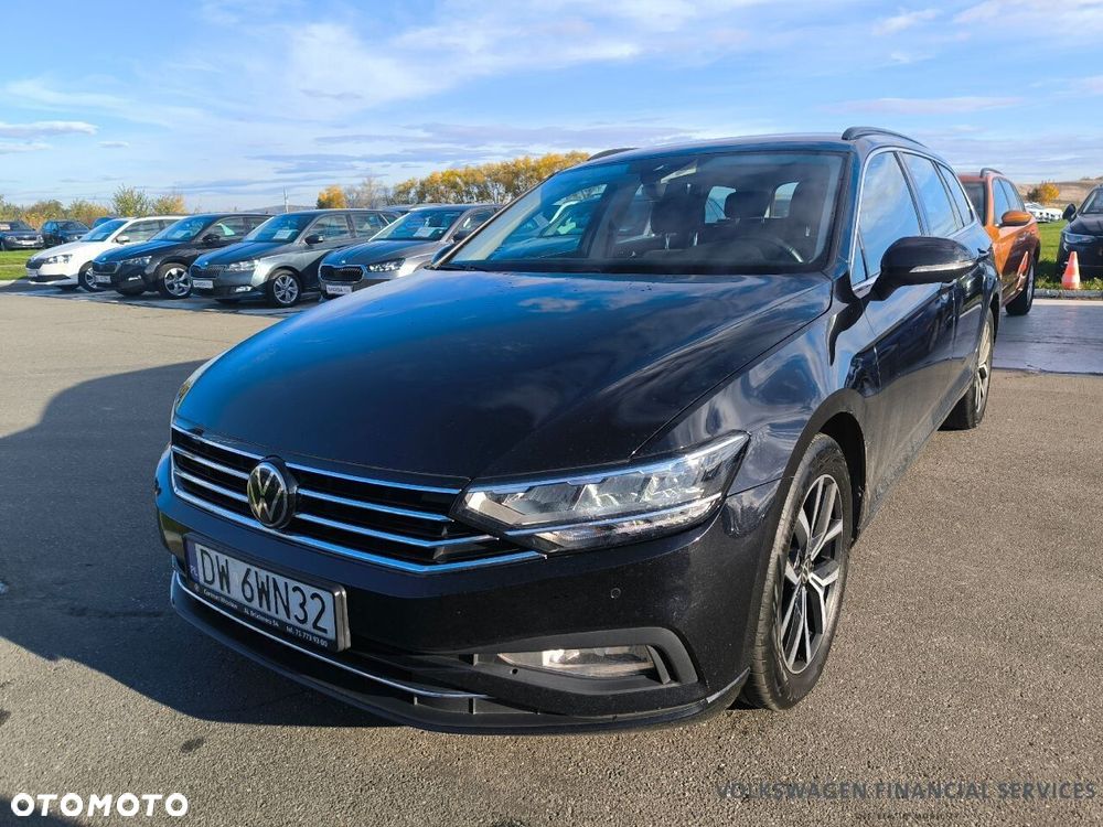 Volkswagen Passat - 1