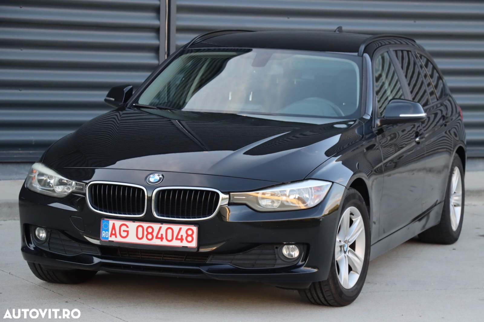 BMW Seria 3 318d DPF Touring Aut. - 14