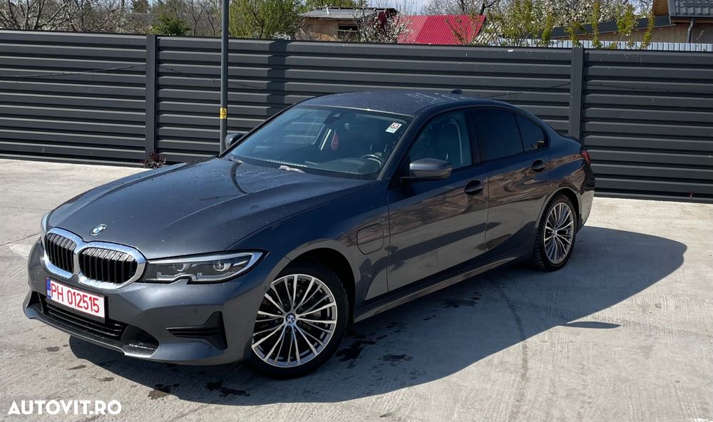 BMW Seria 3 330e Aut. Luxury Line - 2