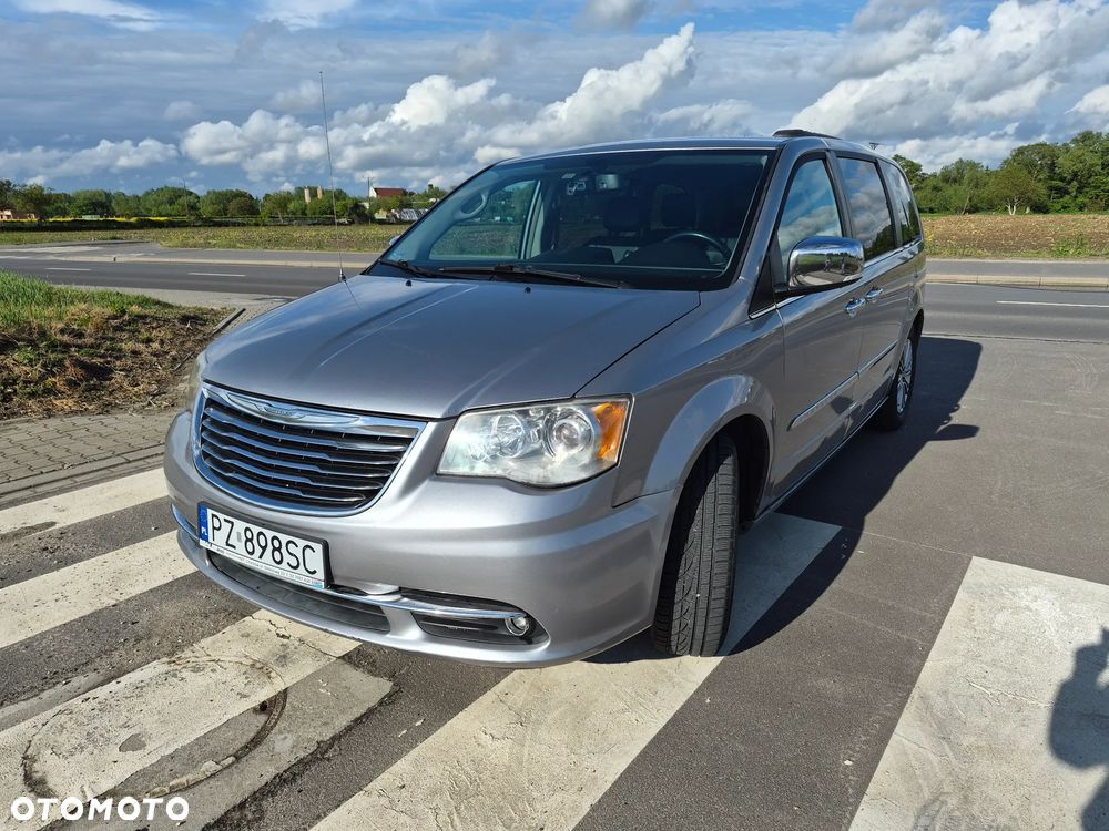 Chrysler Town & Country 3.6 Limited - 18