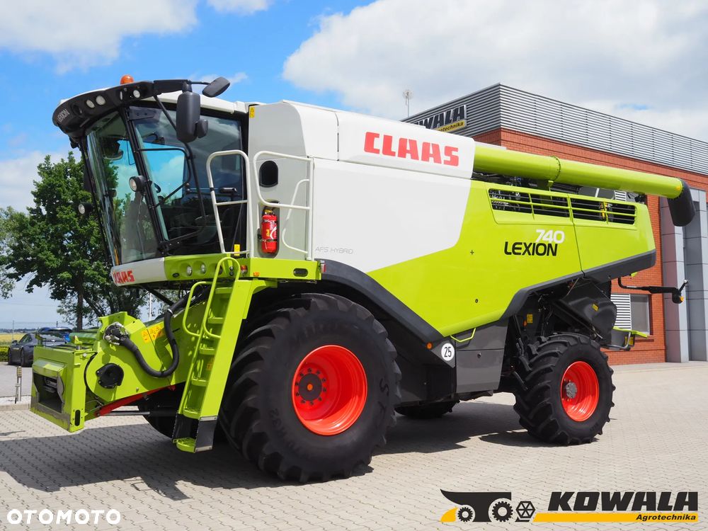 Claas Lexion 740 4x4 + V680 - 2