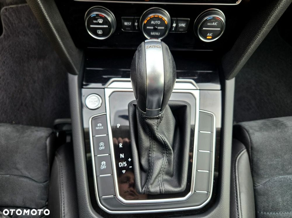 Volkswagen Passat Variant 2.0 TDI SCR 4Motion DSG Elegance - 22