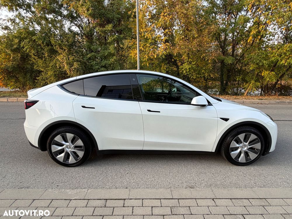 TESLA Model Y 2023 — imagine 22
