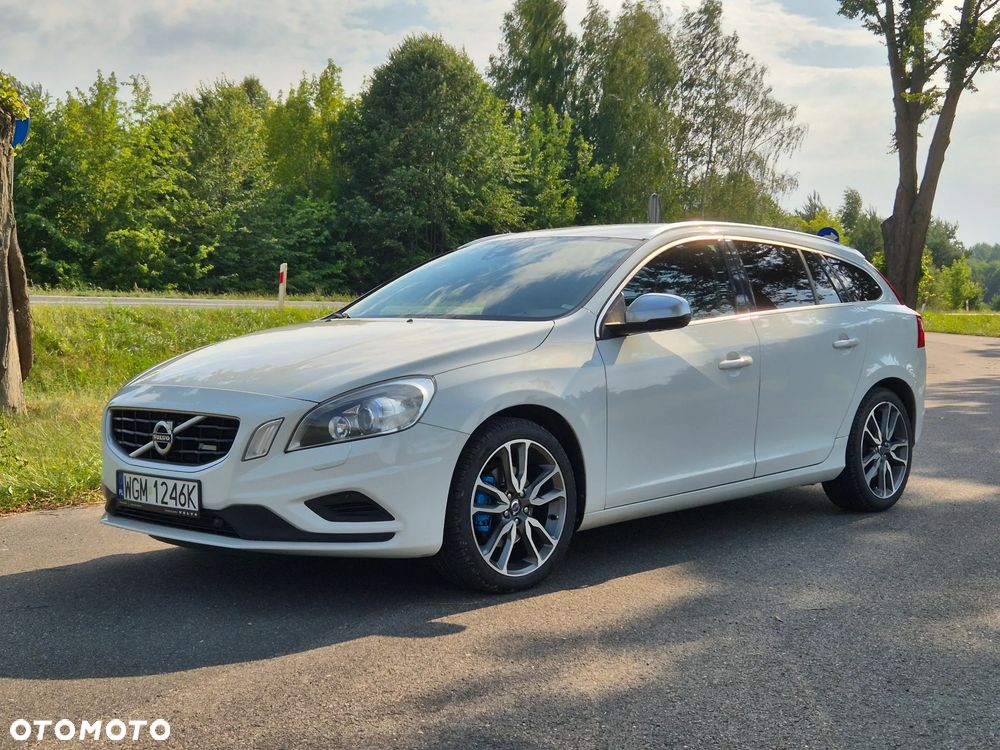 Volvo V60 D3 R-Design - 1