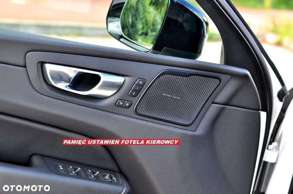 Volvo XC 60 B5 B AWD Plus Dark - 15