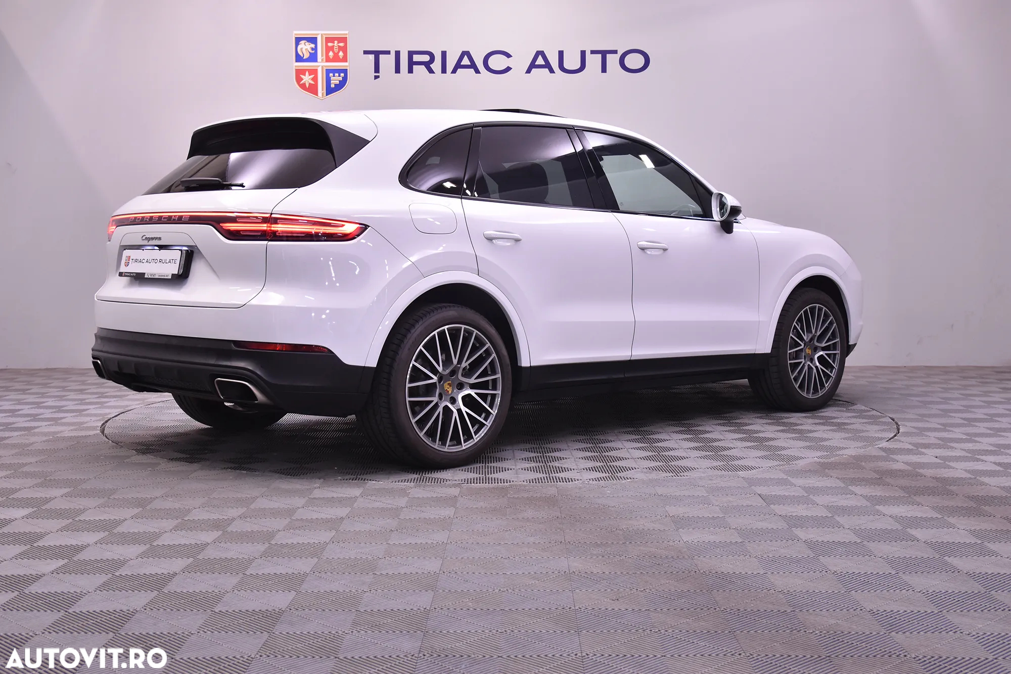Porsche Cayenne - 5