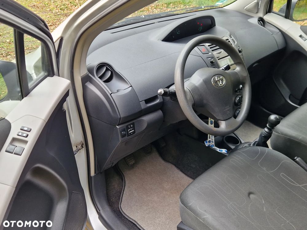 Toyota Yaris 1.33 Prestige - 8