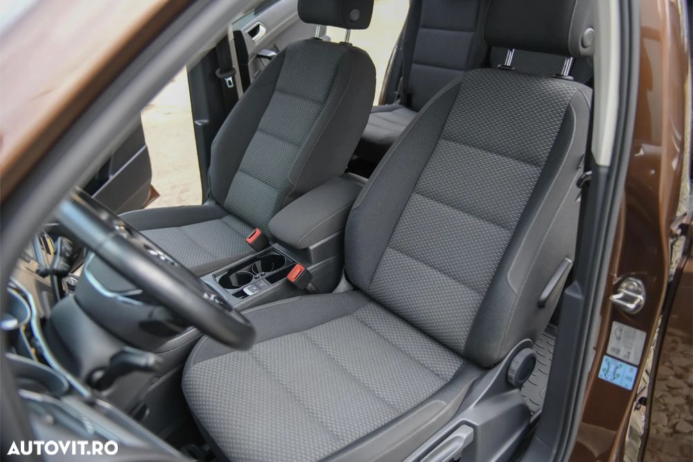 Volkswagen Touran - 13