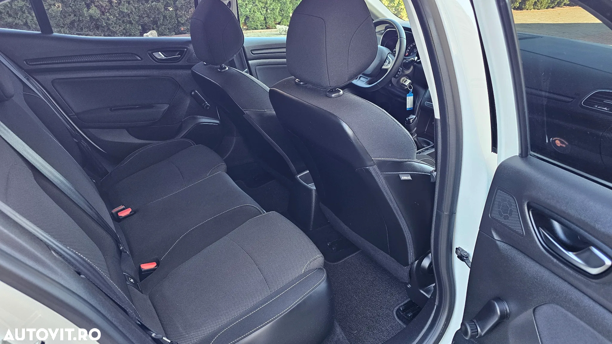 Renault Megane ENERGY TCe 130 BUSINESS - 8