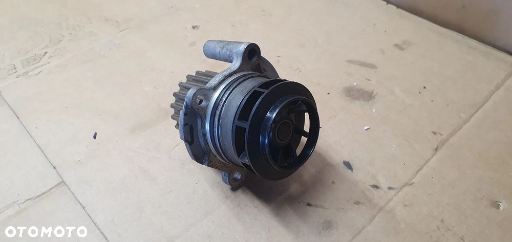 Pompa wody VW Passat B6 B7 2.0 TDI - 2