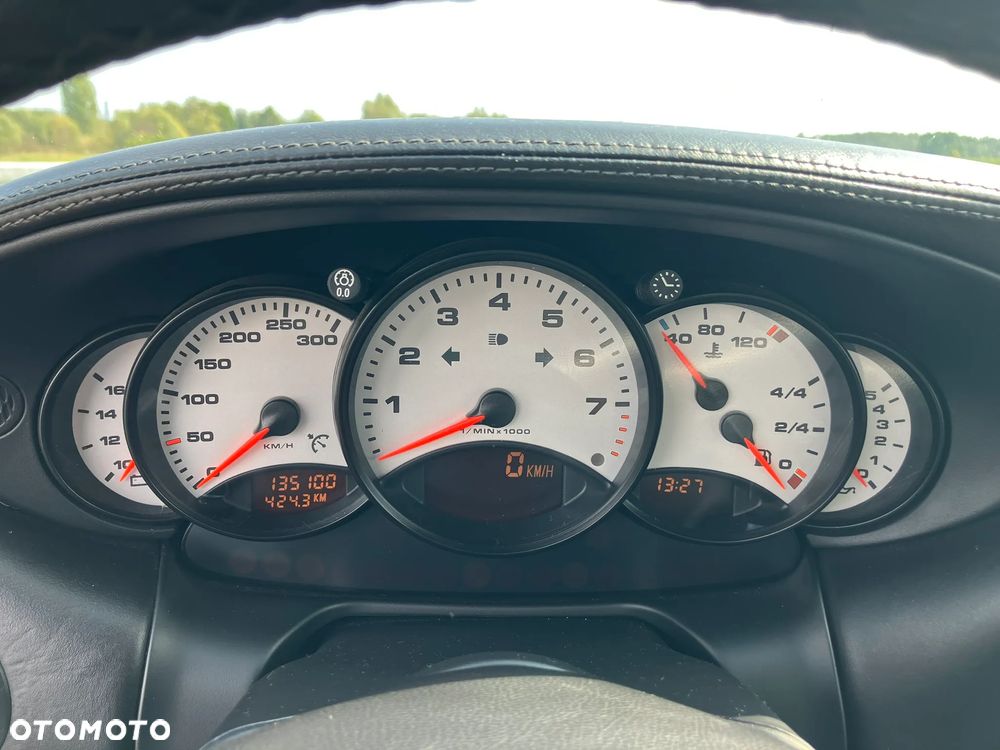 Porsche 911 Carrera - 14