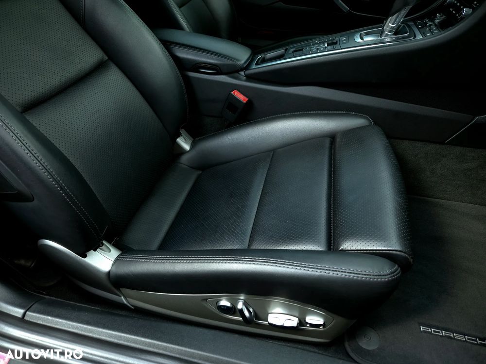 Porsche 911 Carrera 4 PDK - 12