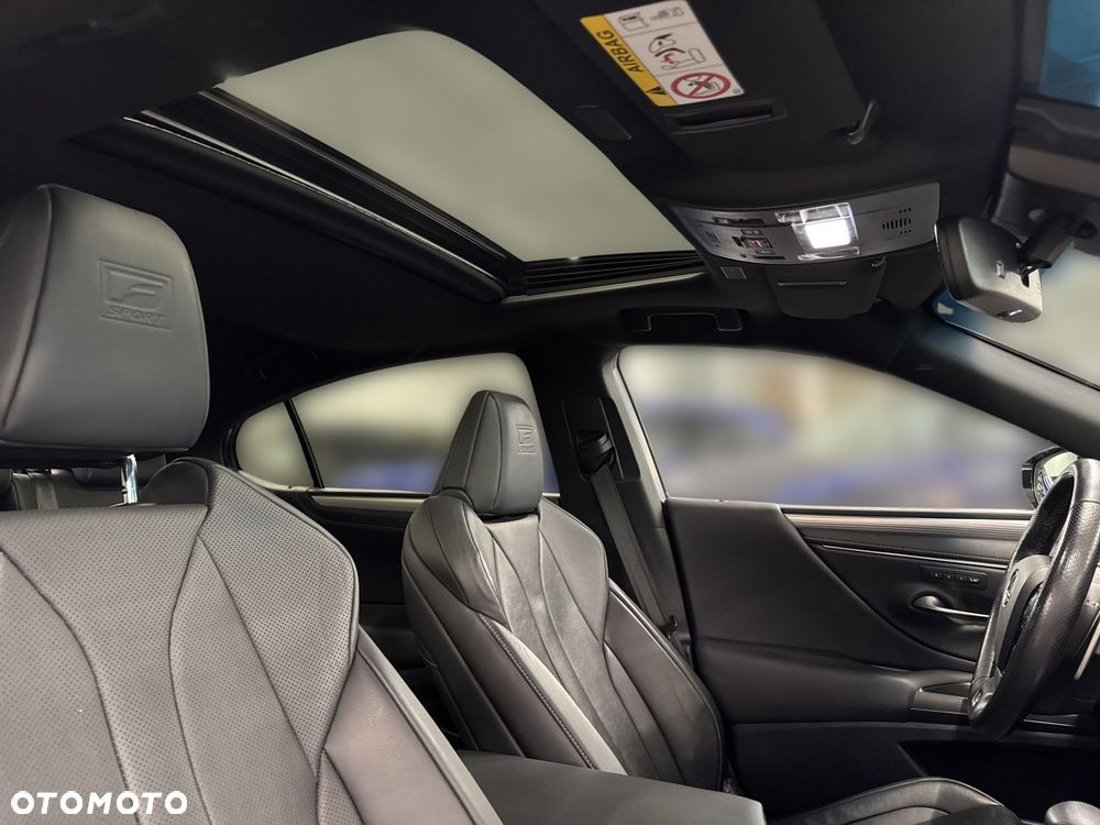 Lexus ES 300h F Sport Edition - 28