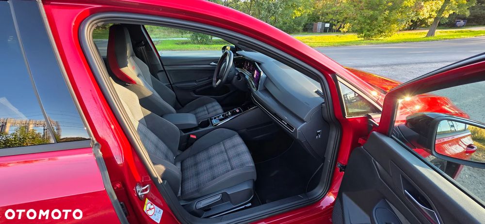 Volkswagen Golf - 25