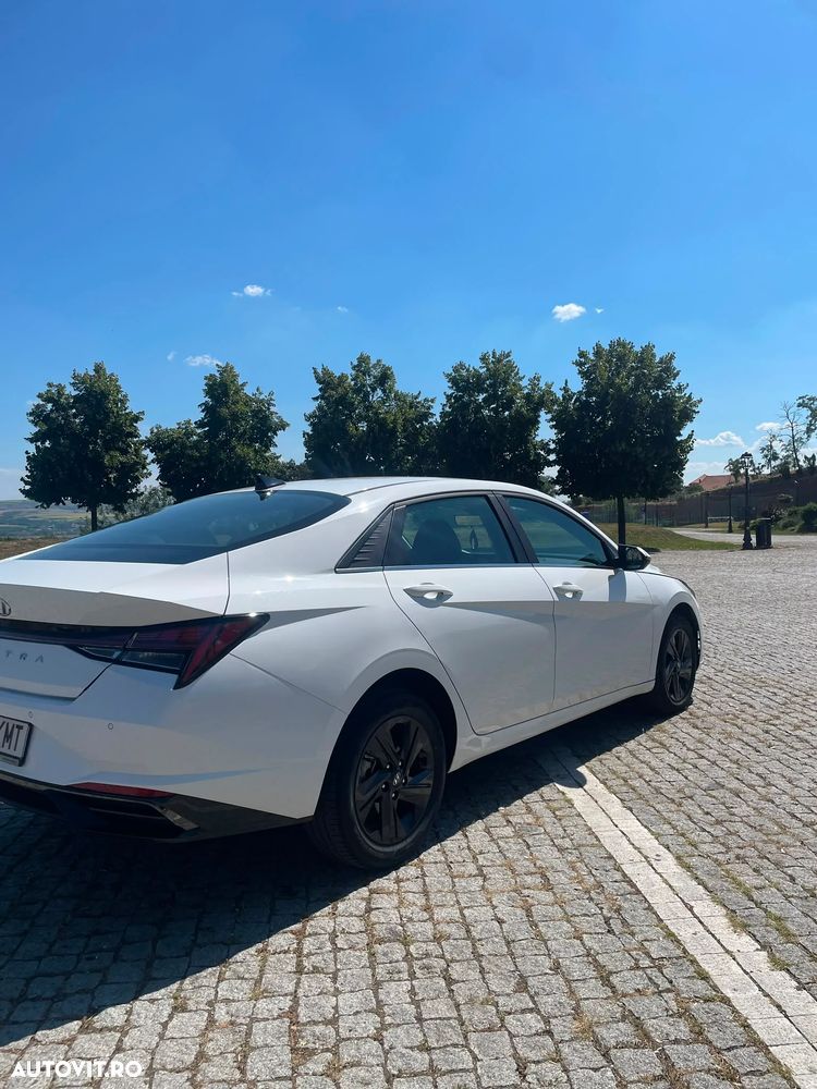 Hyundai Elantra 1.6 l 123 CP 6MT Highway - 4