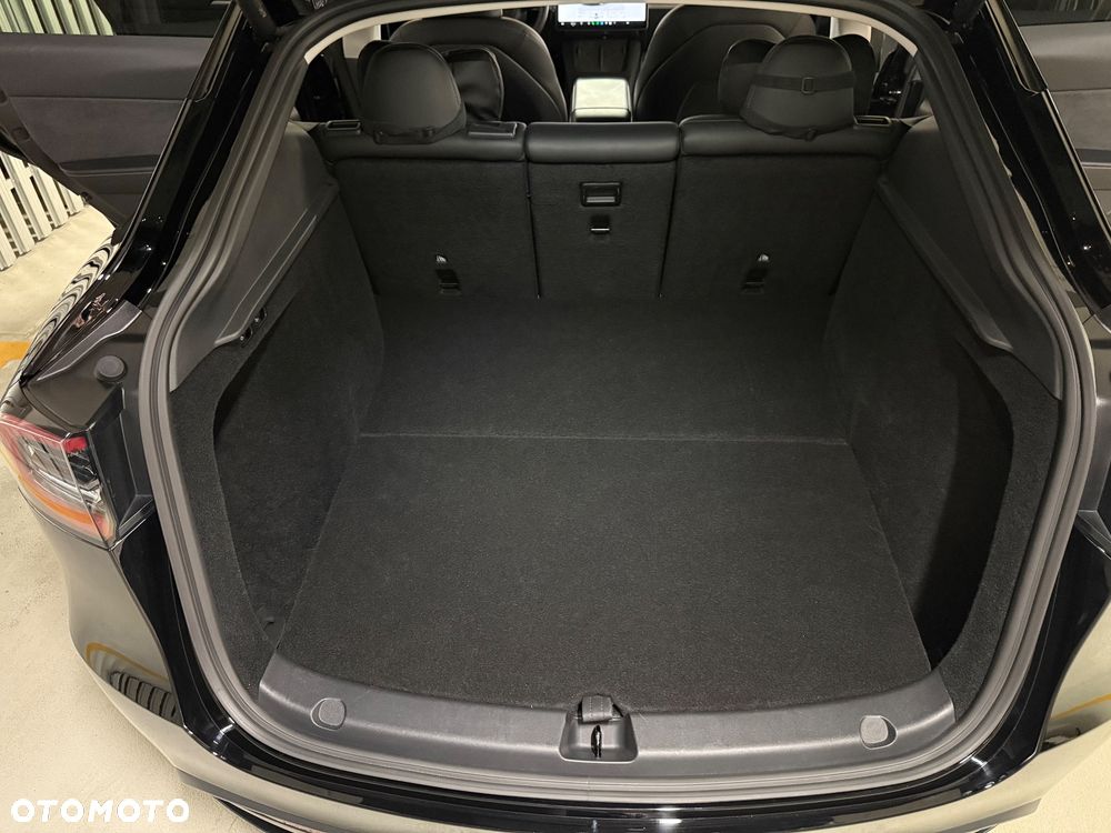 Tesla Model Y Long Range AWD - 14