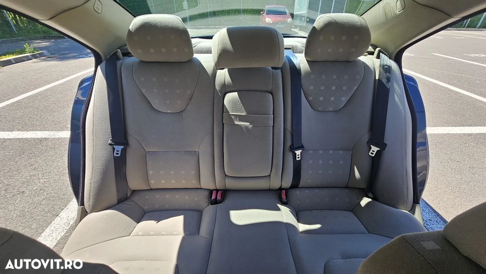 Volvo S60 2.4 D5 Kinetic - 10