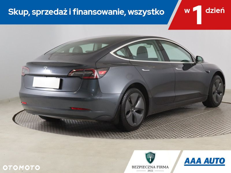Tesla Model 3 - 6