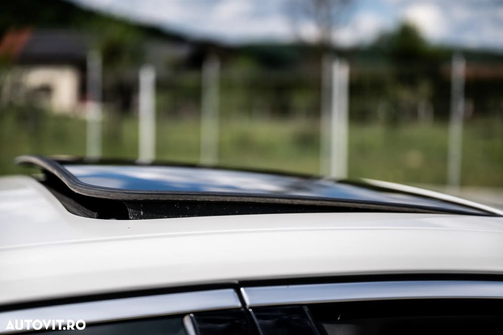 BMW Seria 3 330i Aut. Luxury Line - 24