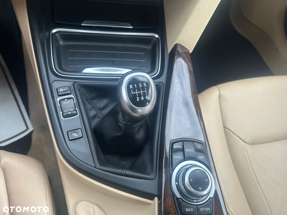BMW Seria 3 320d Luxury Line - 17