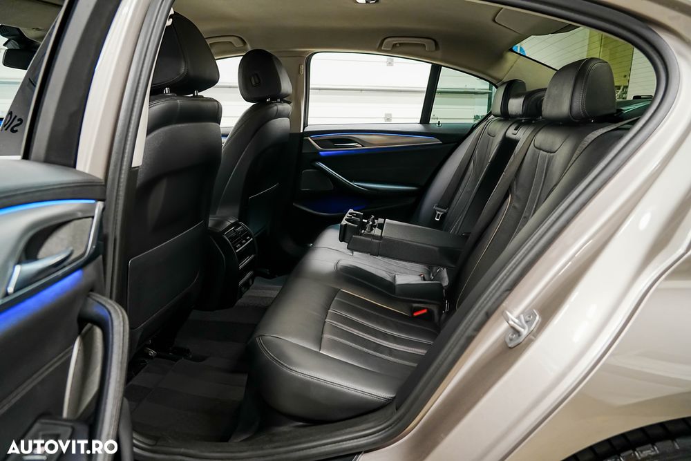 BMW Seria 5 520d xDrive AT - 24